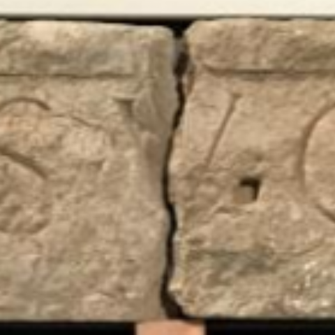 Frammento di architrave con iscrizione “PIVS V GHIS”