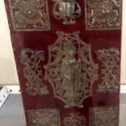 Messale (?) rilegato in velluto rosso